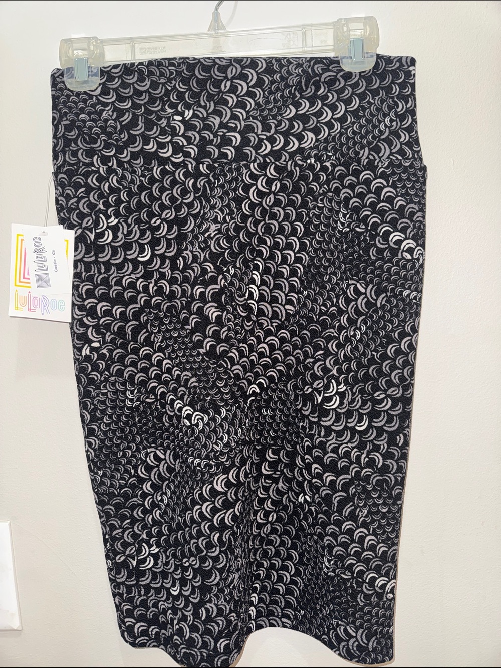 LuLaRoe Black & White Curved Wave Pencil Skirt